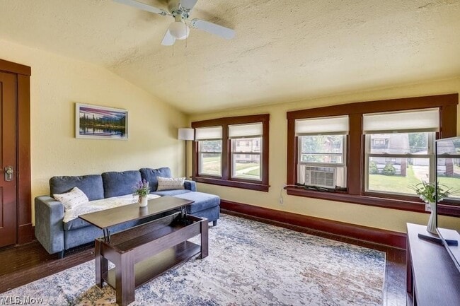 Photo - 440 Ferndale Ave