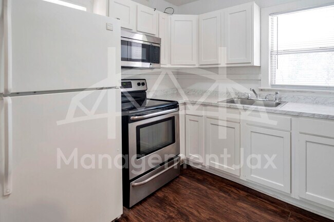 Photo - 1671 W 35th St