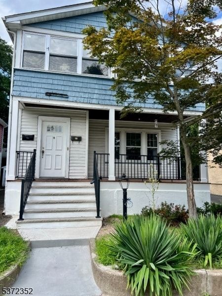 Building Photo - 10 Warman St Rental