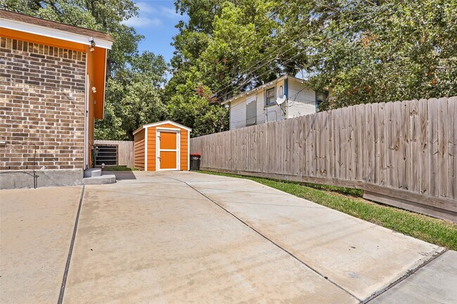 Photo - 520 E Defee Ave