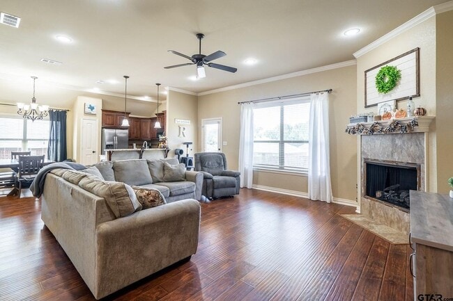 Photo - 121 Bois D Arc Dr