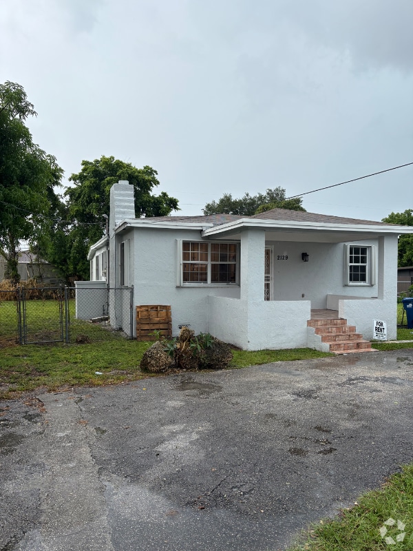 Building Photo - 2129 NW 57th St Rental