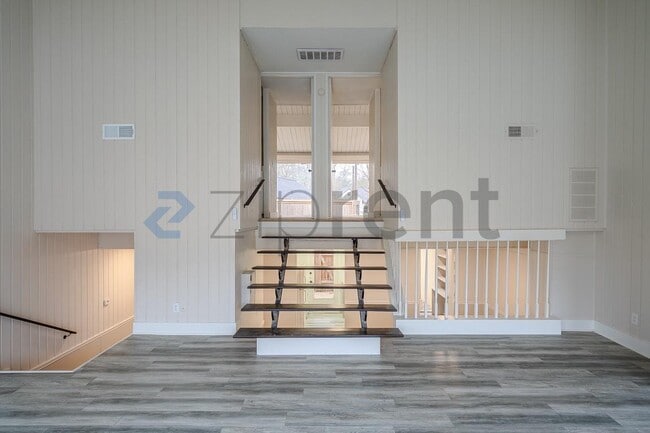 Photo - 19 Lakeway St