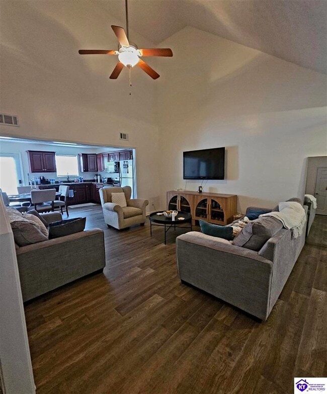114 Twin Lakes Dr