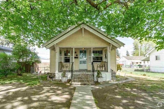 Building Photo - 4728 N Madison St Rental