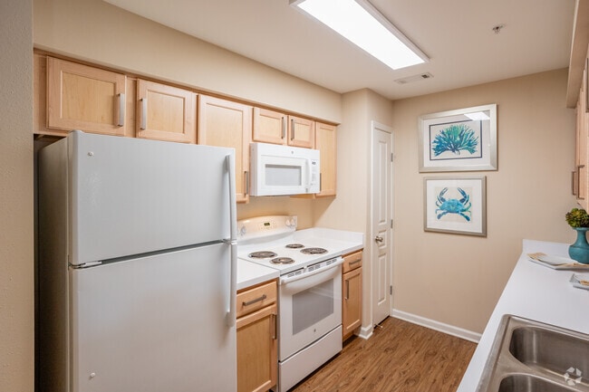 2BR, 2BA - Griffith - 1099SF - Kitchen