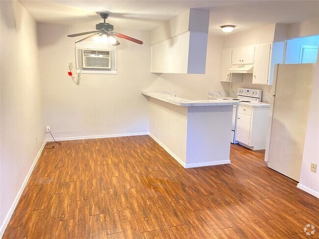 Building Photo - 3119 Tom Green St Unit 5 Rental