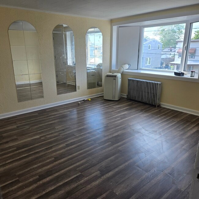 49 Holly St Unidad 2nd Floor Apartment