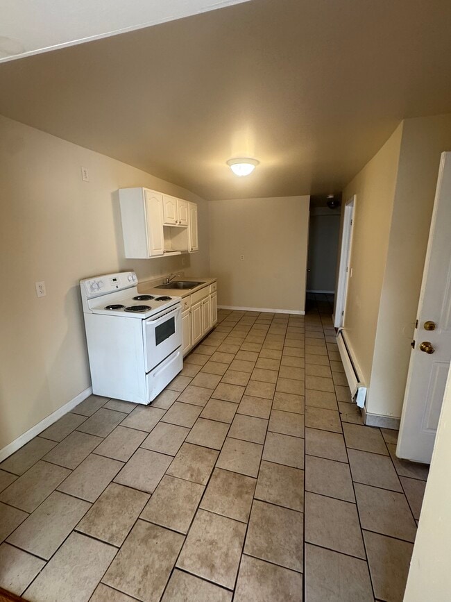 Building Photo - 39 Silver St Unit 2F