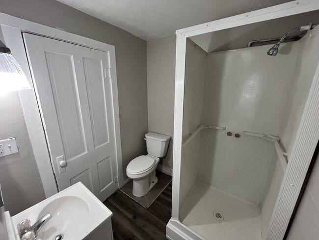 Photo - 2009 George St Unit 4