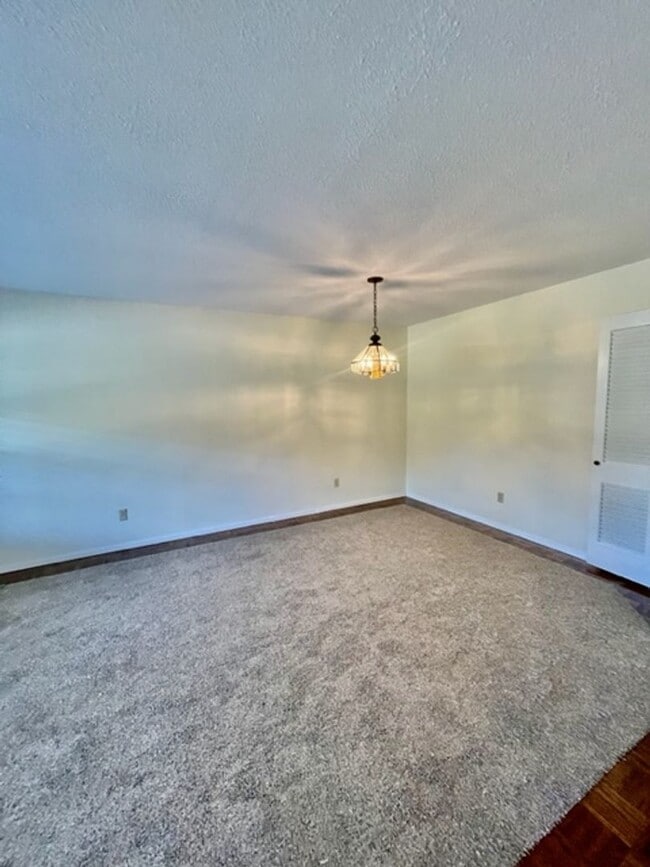 5412 Lake Crest Dr