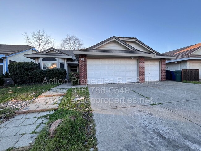 Building Photo - Updated 4 Bed, 2 Bath - 3 Car Garage - New Flooring - Close to Schools, Parks, and Shopping!