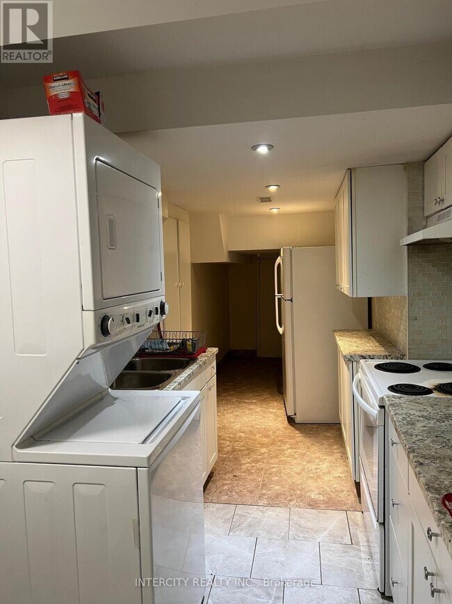 Photo - 4 Pennyroyal Crescent