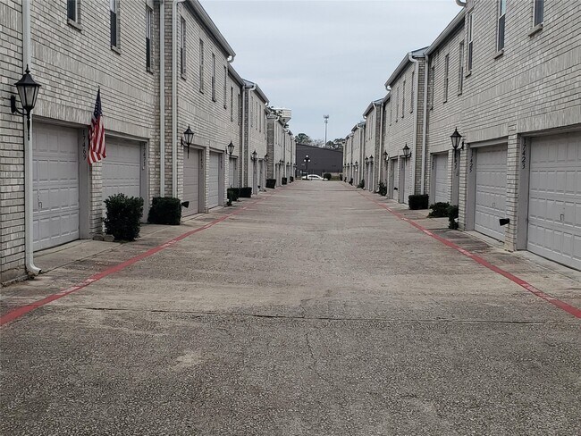 Photo - 17473 Red Oak Dr Unit 7473
