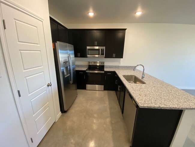 Photo - 648 Pacific Crest Trl