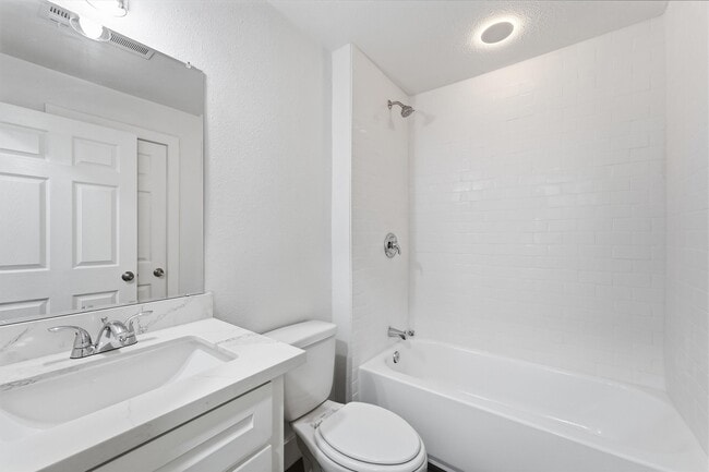 2281 Des Jardines St