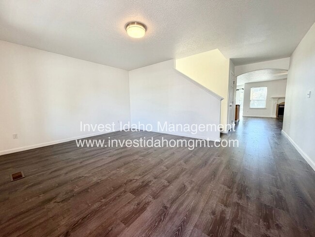 17383 N Chouteau Ave