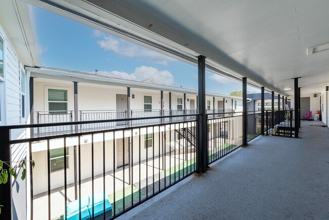 Building Photo - 912 Church St Unit 4