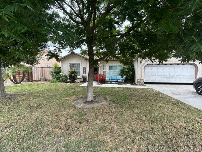 Don't miss seeing this one! - Don't miss seeing this one! House