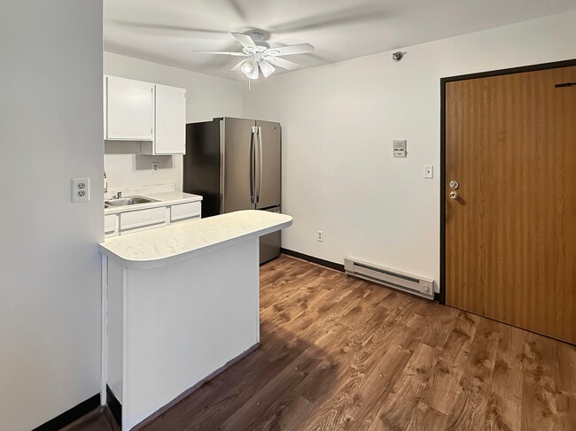 Photo - 3170 W Monroe St