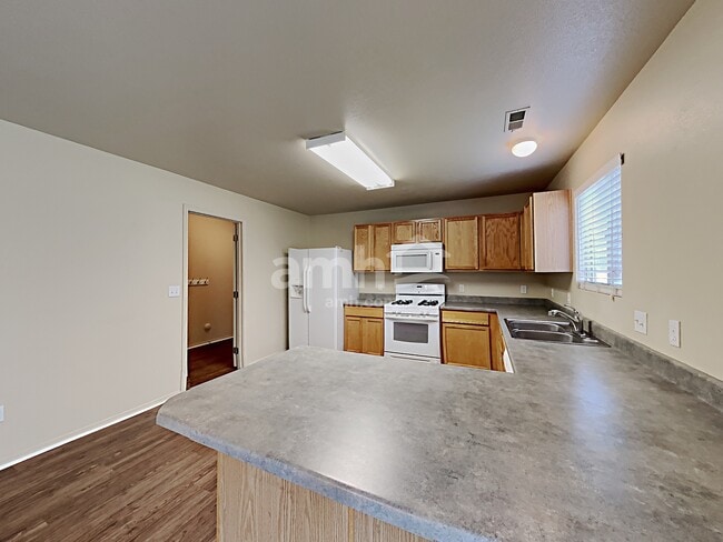 Photo - 2776 Willow Way