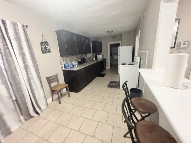 Photo - 1211 W 3rd St