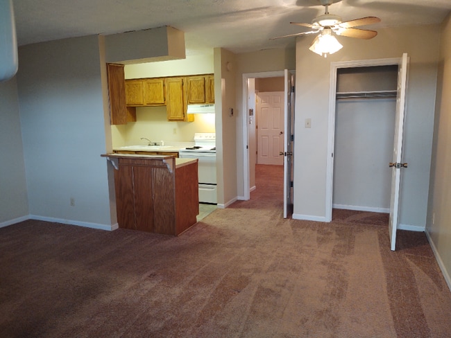 Building Photo - 1310 Louisville Rd Rental