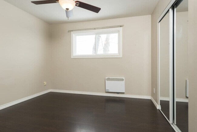 Photo - Warren Apartments