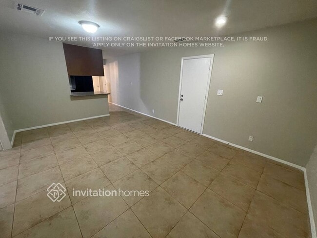 Photo - 823 W 17th Pl