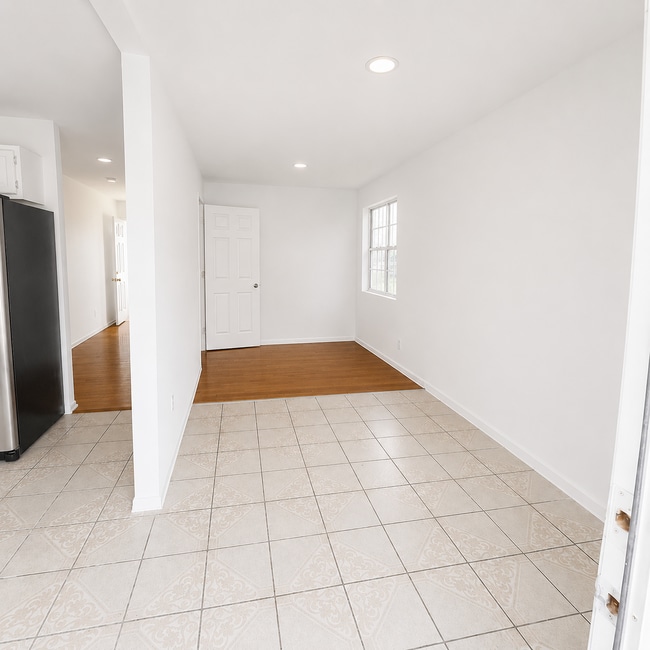 Photo - 3321 W 63rd St
