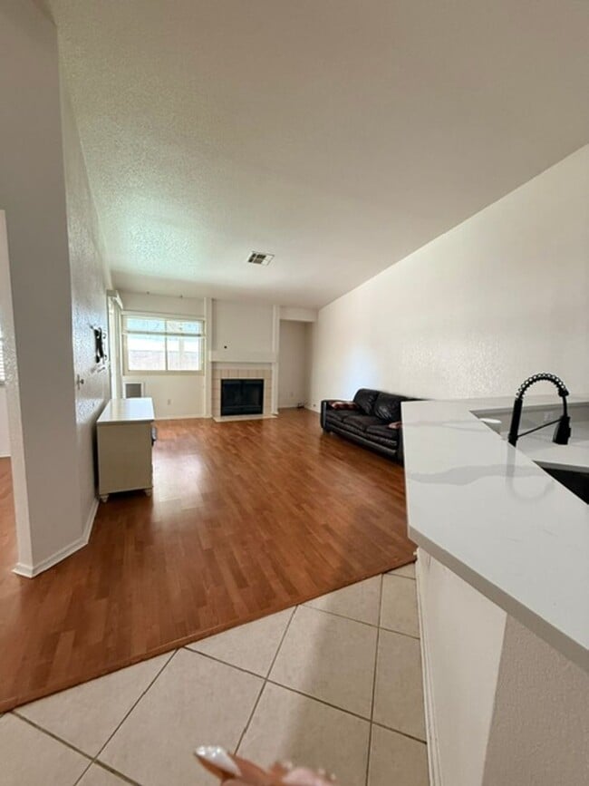 875 E Serpentina Ave