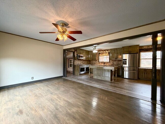 Photo - 2811 Thrush Dr