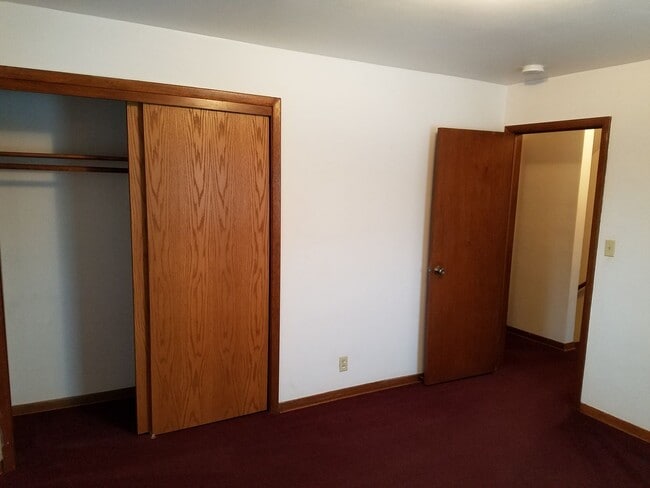 Building Photo - W 2nd St 1408-1410 Unit 1408-1410-1410