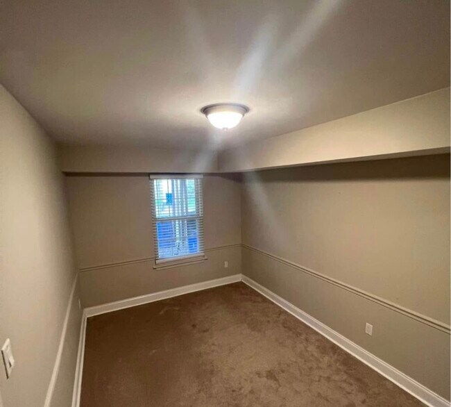 Bedroom w closet - 25210 Tralee Ct Unit #V