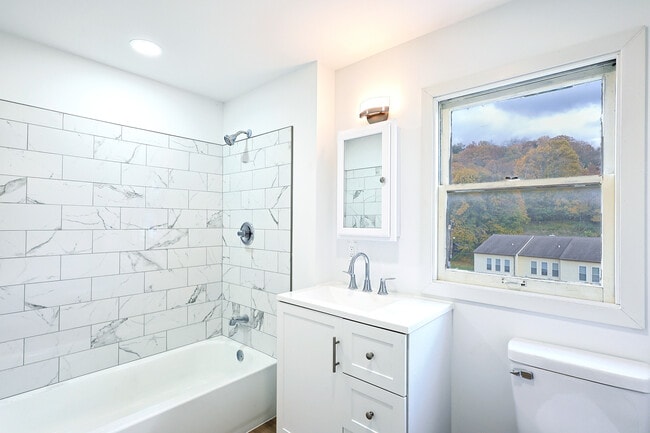 Photo - 329 Bedford St