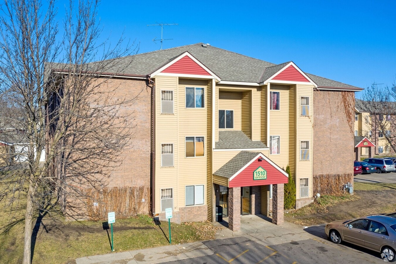 Ivy Apartments - Ivy Apartments