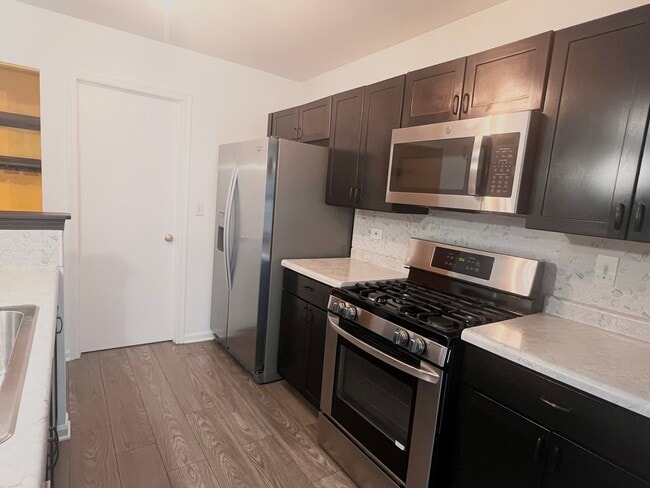 Photo - 2407 Stoughton Cir