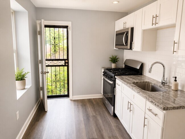 Photo - 2537 N Water St