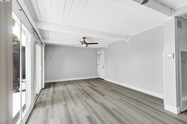 Photo - 1167 Holmes Ct