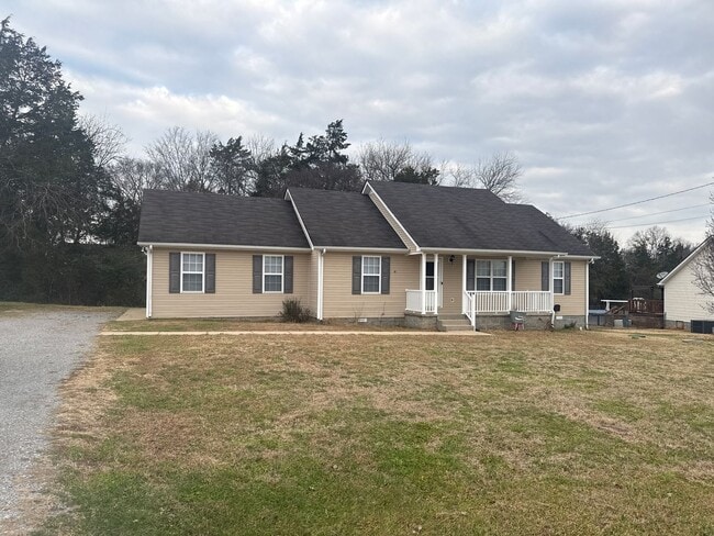 Building Photo - 3 bedroom 2 bath home in Stewarts Creek area.
