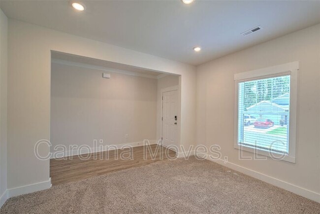 Photo - 208 Pewter Cir