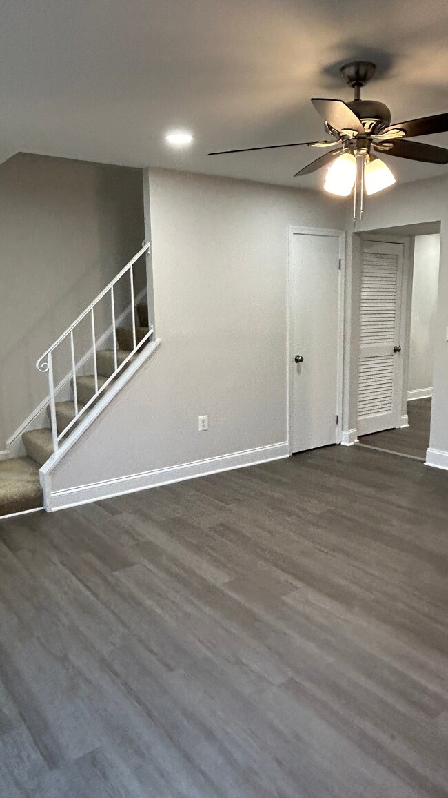 7622 Shelley Ln
