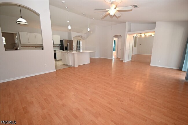 Photo - 136 SE 19th Ln