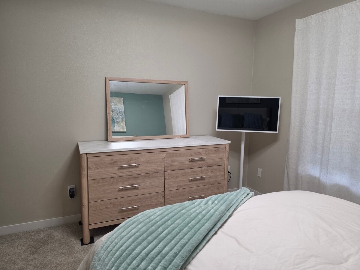 Photo - 630 Hamlin Pl