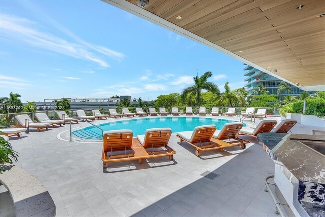 Building Photo - 2655 S Bayshore Dr Unit 405