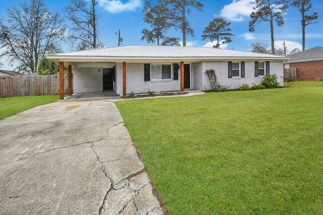 Photo - Fully Furnished Mid or Long Term Home on Whitemarsh Island!