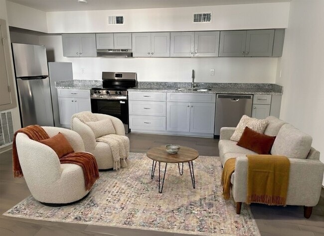 Photo - 720 Spain St