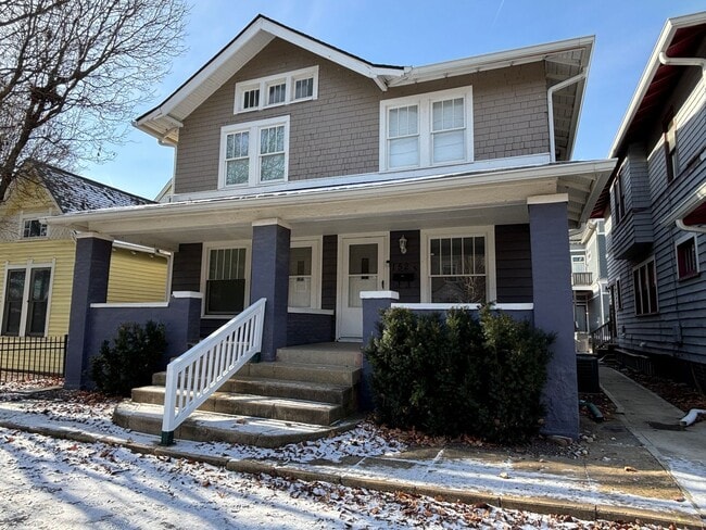 Building Photo - 2 Bed, 2 Bath Minutes from Downtown!