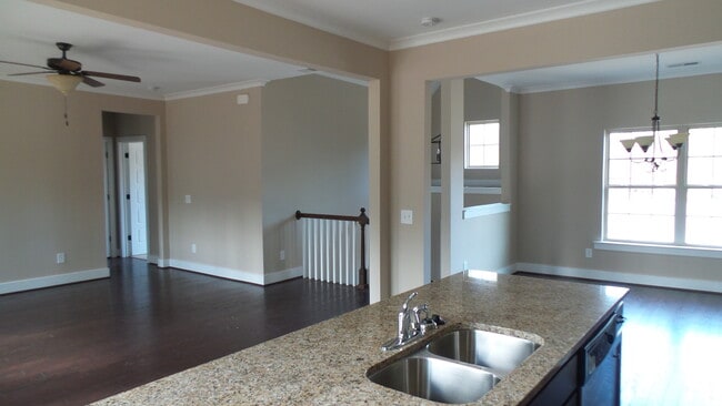 200 Grande View Cir