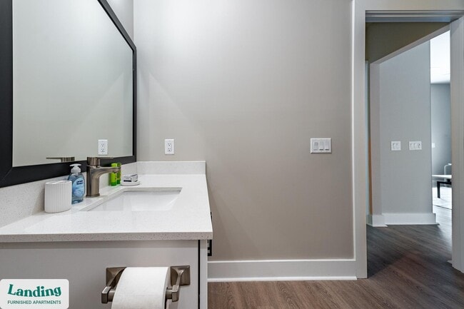 Photo - 300 E Broad St Unidad 539